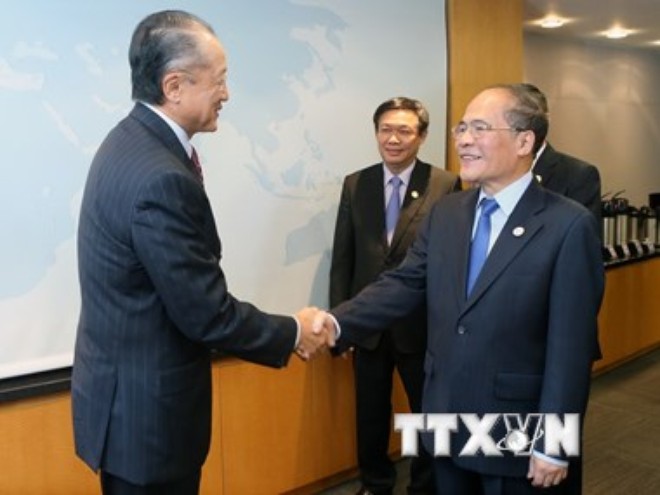 Вьетнам активизирует разработку системы госинститутов, политики и законодательства